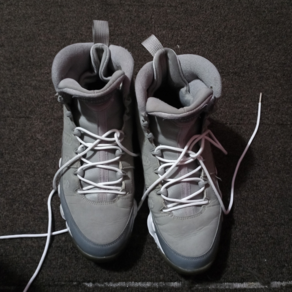 Cool gray Jordans 9s